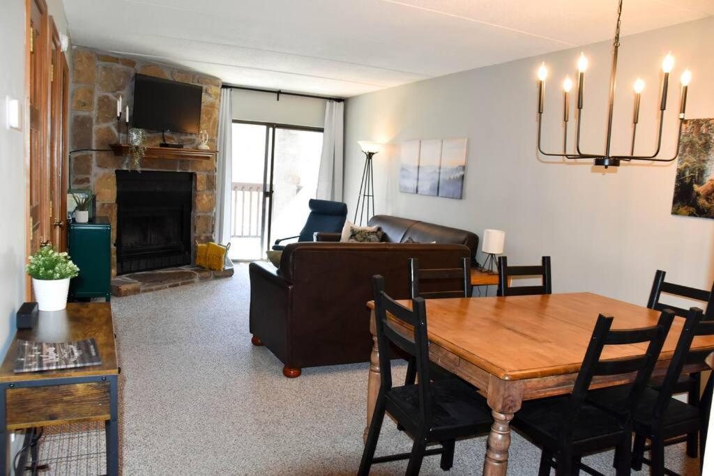 Cozy Mountain Getaway! Mountain Views! 2 Bed, 2 Bath, Sleeps 6 Apartment Gatlinburg Ngoại thất bức ảnh