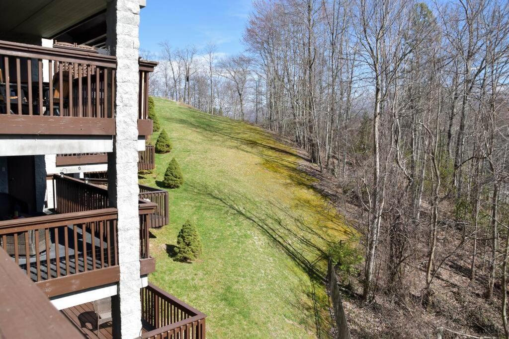 Cozy Mountain Getaway! Mountain Views! 2 Bed, 2 Bath, Sleeps 6 Apartment Gatlinburg Ngoại thất bức ảnh