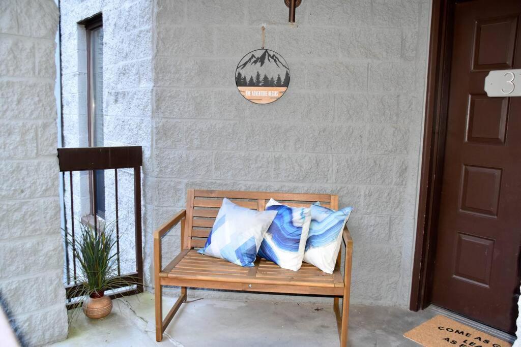 Cozy Mountain Getaway! Mountain Views! 2 Bed, 2 Bath, Sleeps 6 Apartment Gatlinburg Ngoại thất bức ảnh