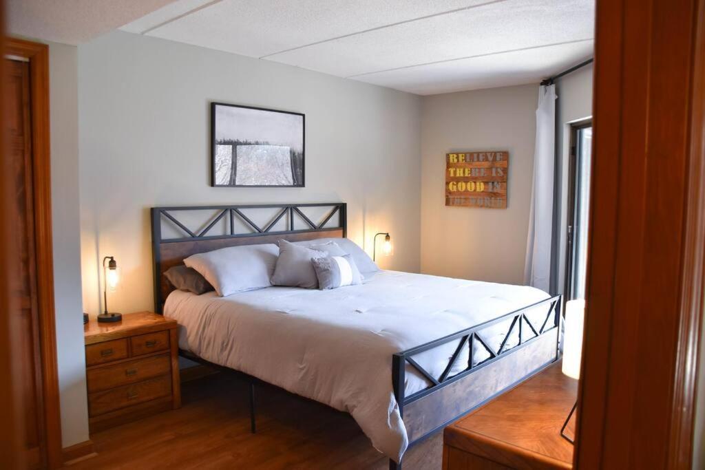 Cozy Mountain Getaway! Mountain Views! 2 Bed, 2 Bath, Sleeps 6 Apartment Gatlinburg Ngoại thất bức ảnh