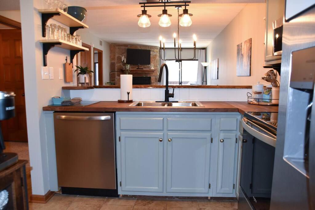 Cozy Mountain Getaway! Mountain Views! 2 Bed, 2 Bath, Sleeps 6 Apartment Gatlinburg Ngoại thất bức ảnh