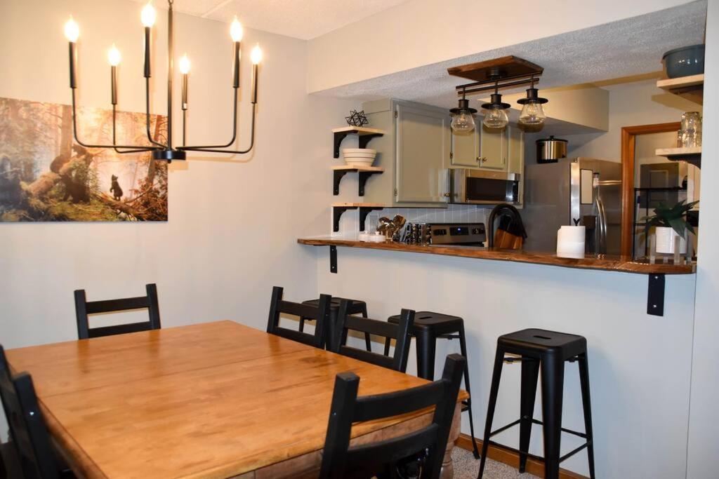 Cozy Mountain Getaway! Mountain Views! 2 Bed, 2 Bath, Sleeps 6 Apartment Gatlinburg Ngoại thất bức ảnh